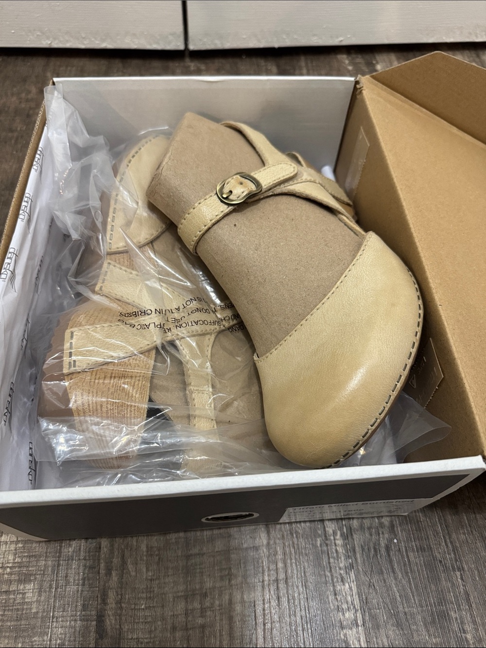 Dansko Ivory Tiffani Milled Burnished shoe with Buckle Strap- New in box